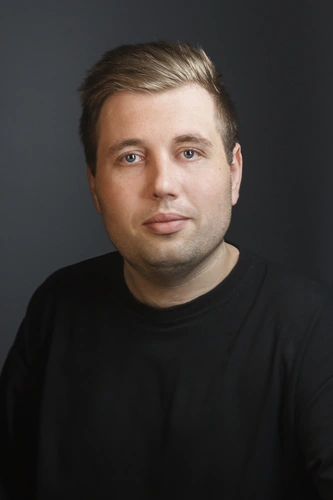 Артём